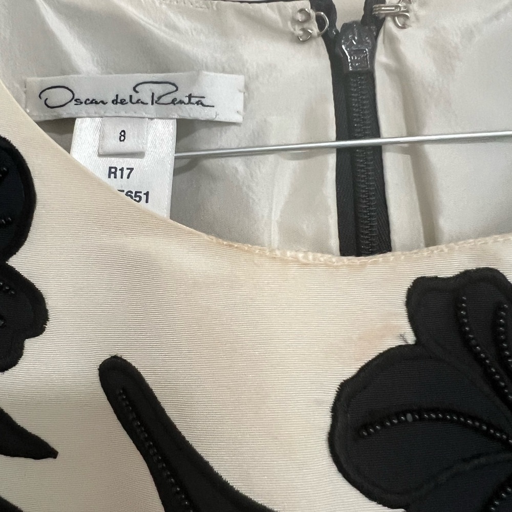 Oscar De La Renta Beaded Leaf Appliqué Faille Dress. Excellent Condition. Size 8 - Picture 4 of 13